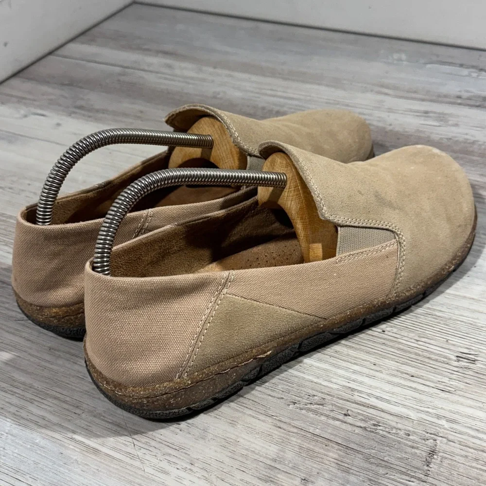 Clarks EARTH ORIGINS Women's Premium Suede Loafers Slip Ons ERICA Wheat